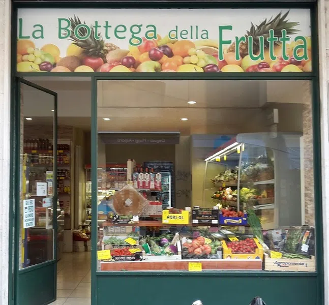 Fruttivendolo a Milano in via Lamarmora vicino Crocetta: prodotti freschi e genuini, dalla frutta alla verdura fino a salumi e latticini e generi alimentari. Vieni in negozio!